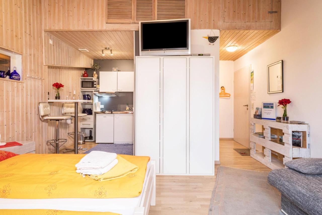 B Und E Roeck Apartment